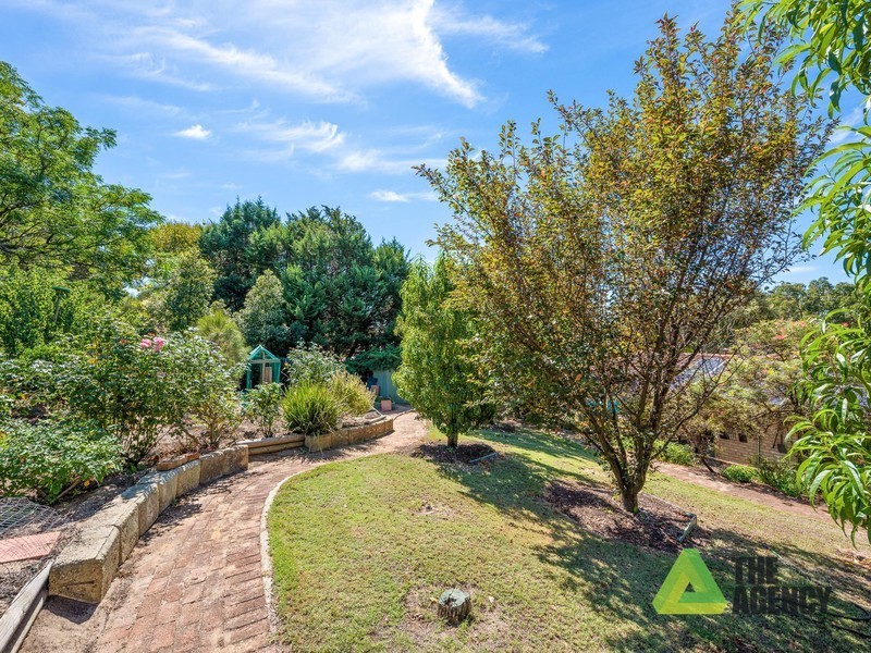 32 Benbullen Road, Kalamunda WA 6076