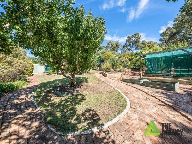 32 Benbullen Road, Kalamunda WA 6076
