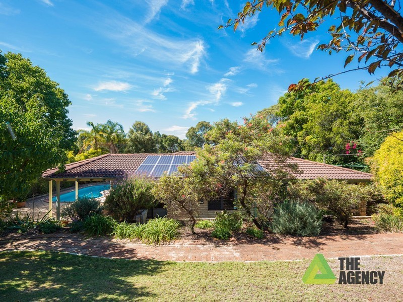 32 Benbullen Road, Kalamunda WA 6076