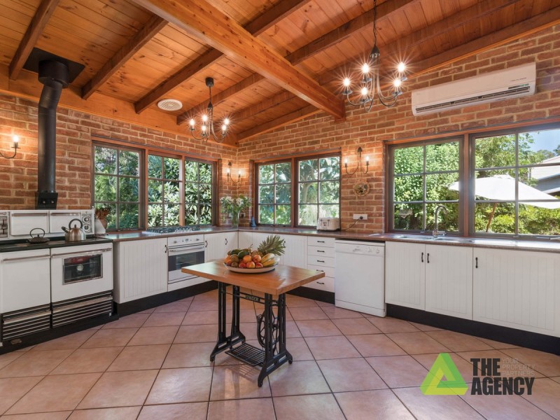 8 Grancey  Avenue, Mundaring WA 6073