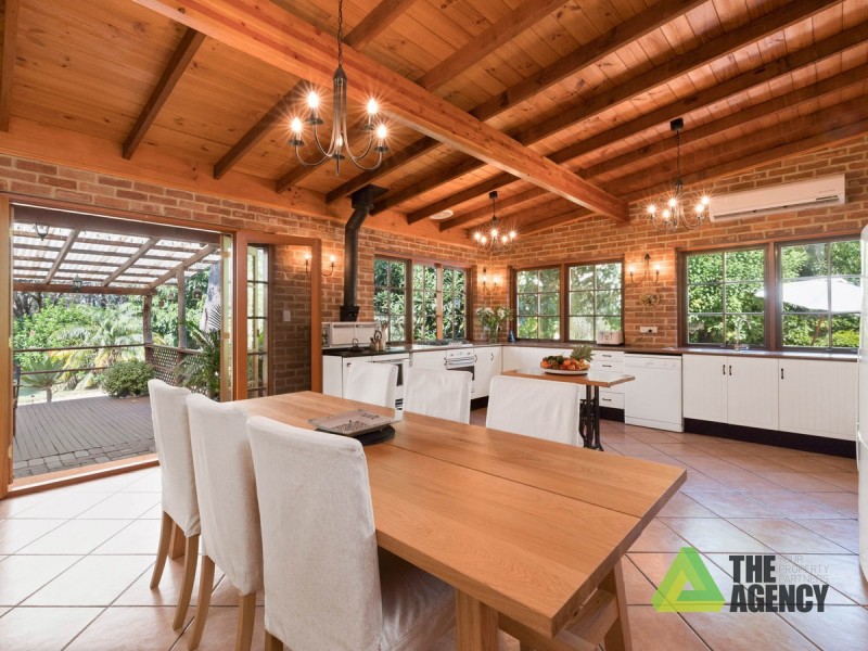 8 Grancey  Avenue, Mundaring WA 6073