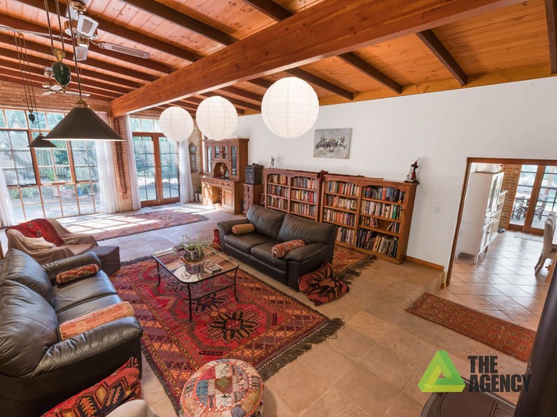 8 Grancey  Avenue, Mundaring WA 6073