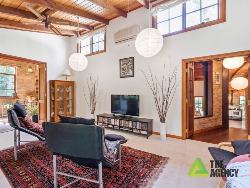 8 Grancey  Avenue, Mundaring WA 6073