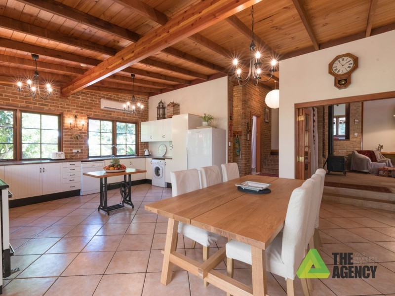 8 Grancey  Avenue, Mundaring WA 6073