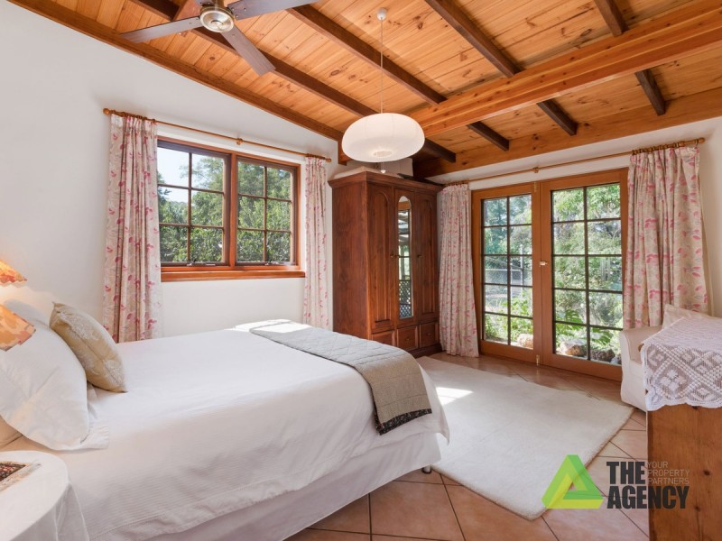 8 Grancey  Avenue, Mundaring WA 6073