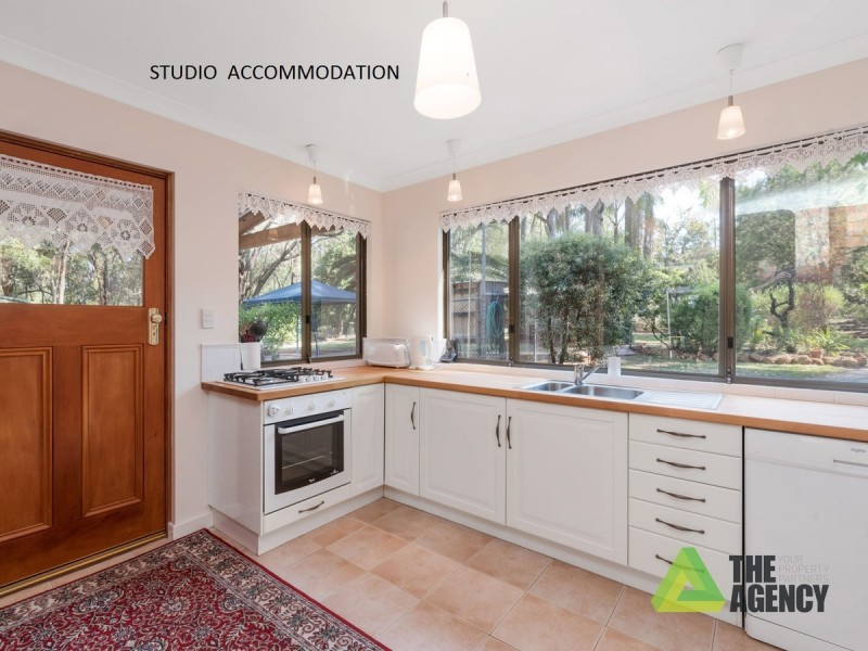 8 Grancey  Avenue, Mundaring WA 6073