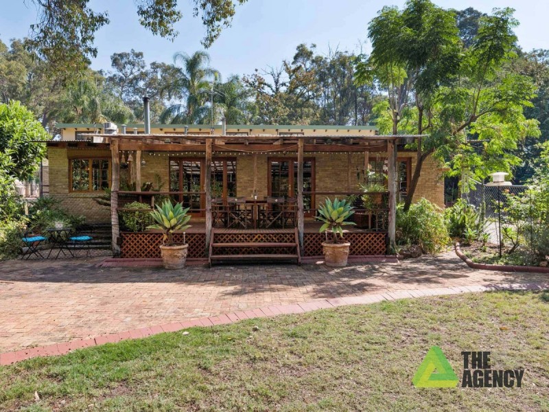 8 Grancey  Avenue, Mundaring WA 6073