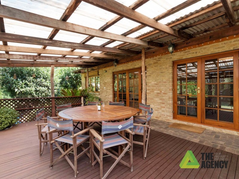 8 Grancey  Avenue, Mundaring WA 6073