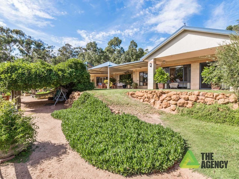 940 Bushlands Road, Hovea WA 6071