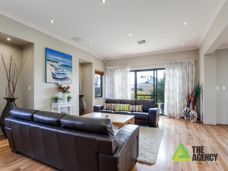 6 Leveque Loop, San Remo WA 6210