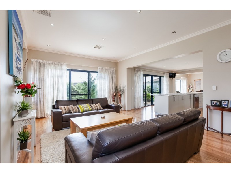 6 Leveque Loop, San Remo WA 6210