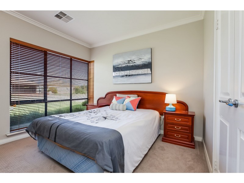 6 Leveque Loop, San Remo WA 6210