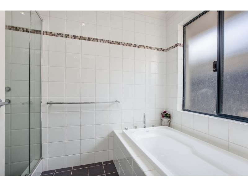 6 Leveque Loop, San Remo WA 6210