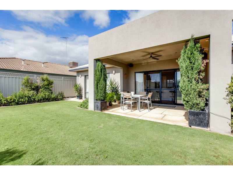 6 Leveque Loop, San Remo WA 6210