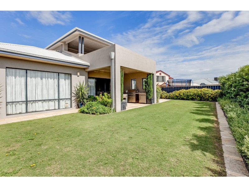 6 Leveque Loop, San Remo WA 6210