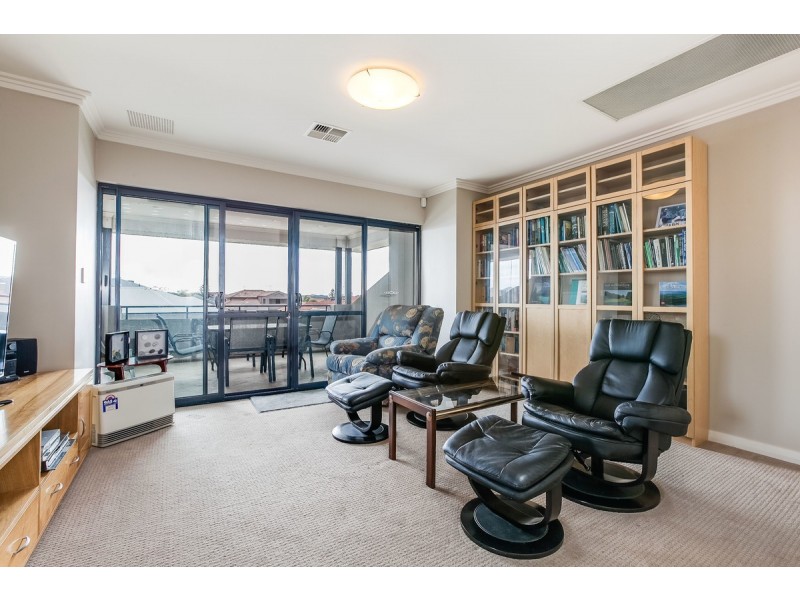 6 Leveque Loop, San Remo WA 6210