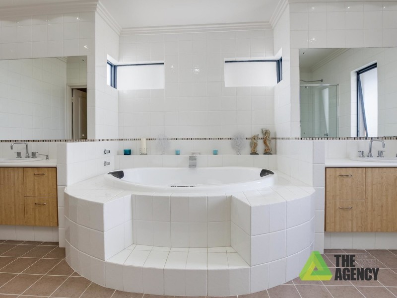 6 Leveque Loop, San Remo WA 6210
