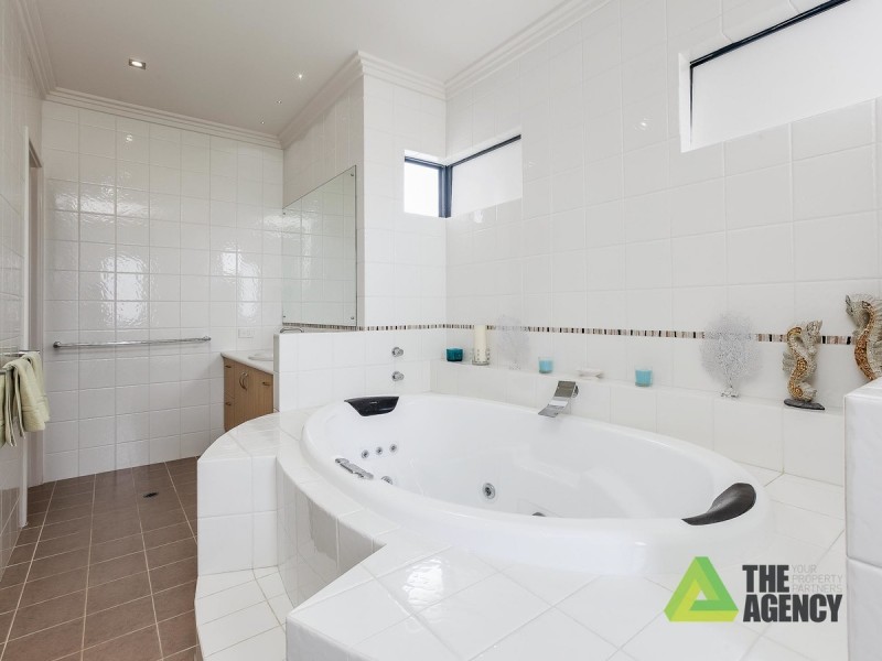 6 Leveque Loop, San Remo WA 6210