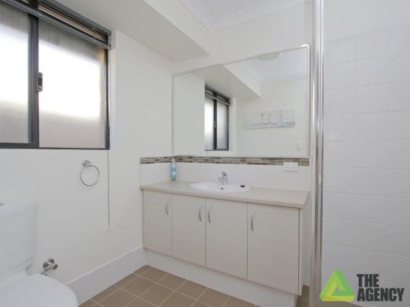 2/8 Haigh Road, Canning Vale WA 6155