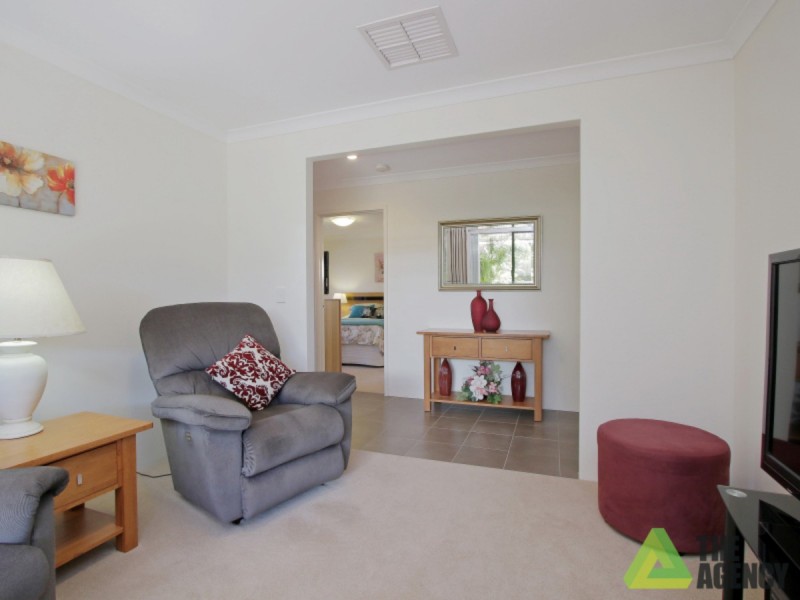2/8 Haigh Road, Canning Vale WA 6155