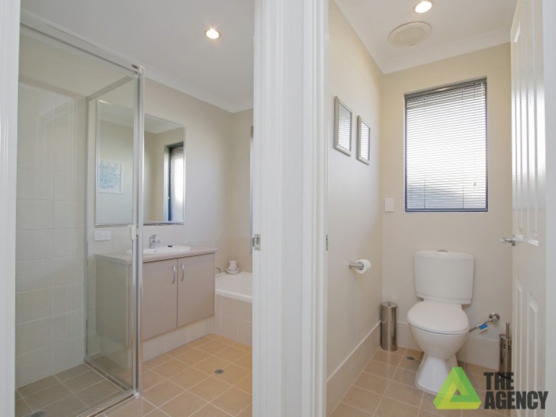 2/8 Haigh Road, Canning Vale WA 6155