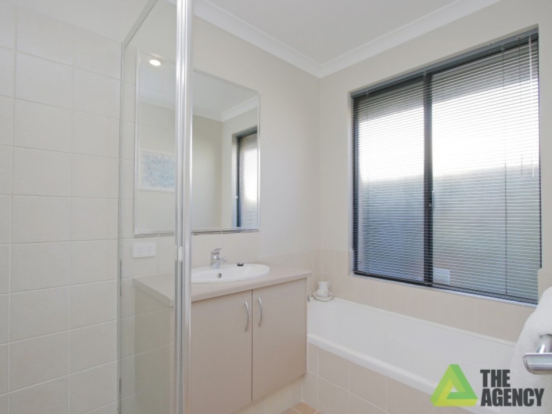 2/8 Haigh Road, Canning Vale WA 6155