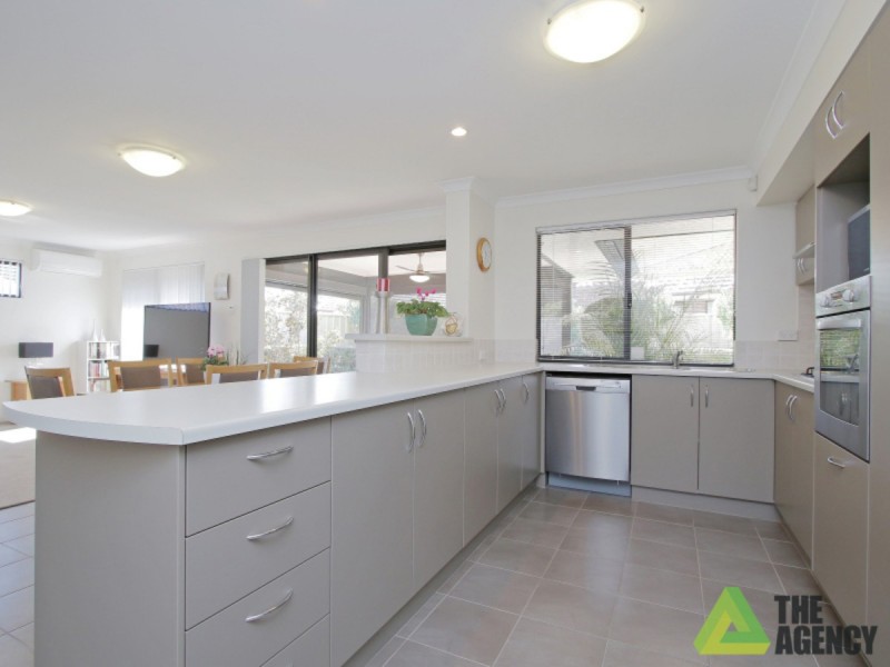 2/8 Haigh Road, Canning Vale WA 6155