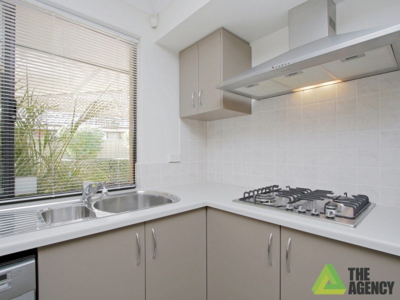 2/8 Haigh Road, Canning Vale WA 6155