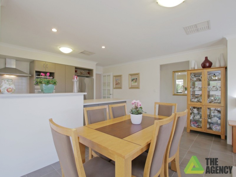 2/8 Haigh Road, Canning Vale WA 6155