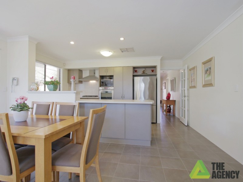 2/8 Haigh Road, Canning Vale WA 6155