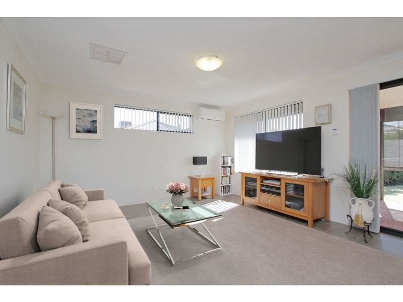 2/8 Haigh Road, Canning Vale WA 6155