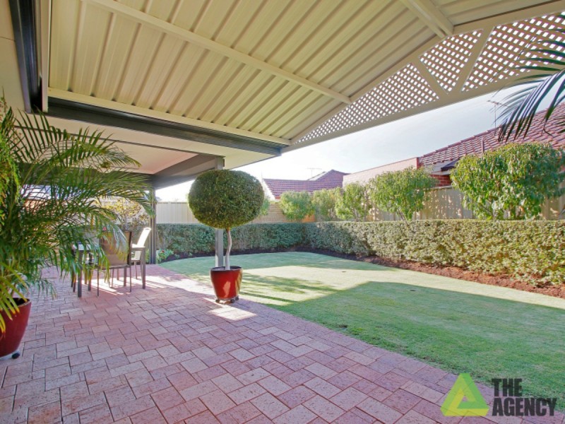 2/8 Haigh Road, Canning Vale WA 6155