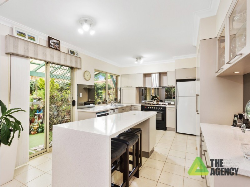 13 River Way, Salter Point WA 6152