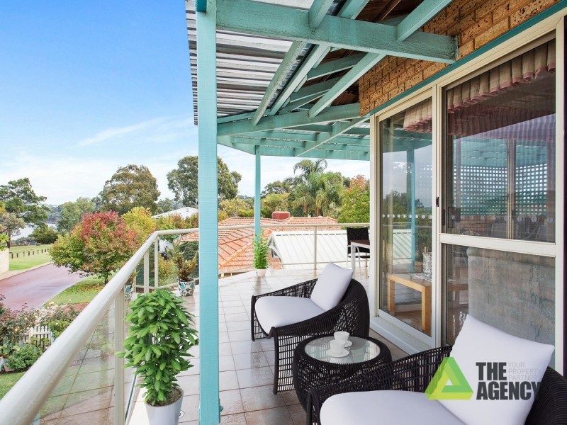 13 River Way, Salter Point WA 6152