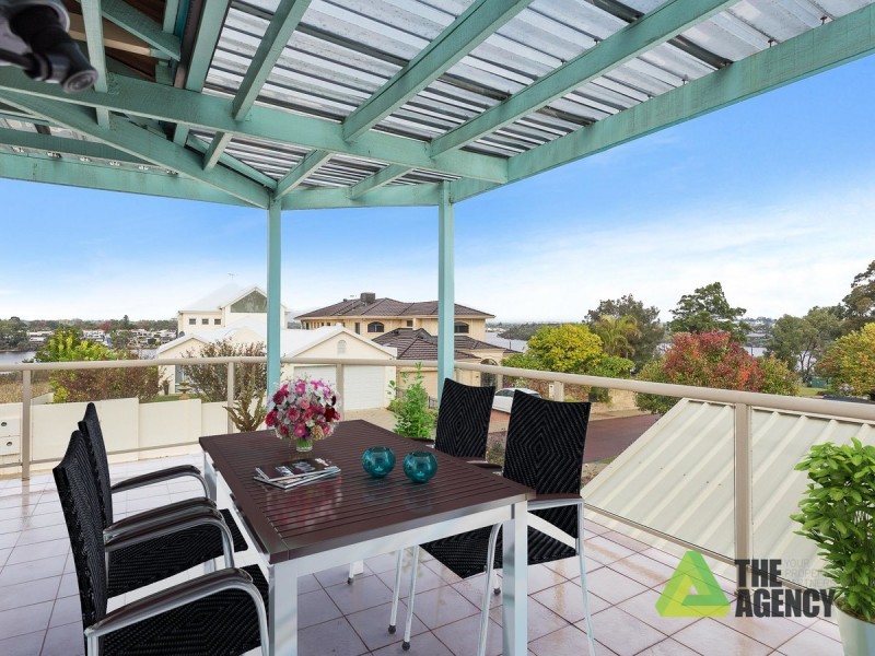 13 River Way, Salter Point WA 6152