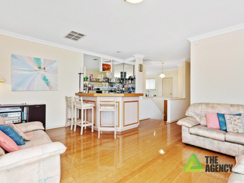 13 River Way, Salter Point WA 6152