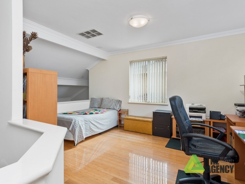 13 River Way, Salter Point WA 6152