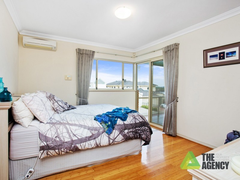 13 River Way, Salter Point WA 6152