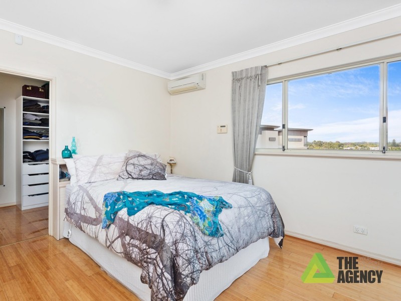 13 River Way, Salter Point WA 6152