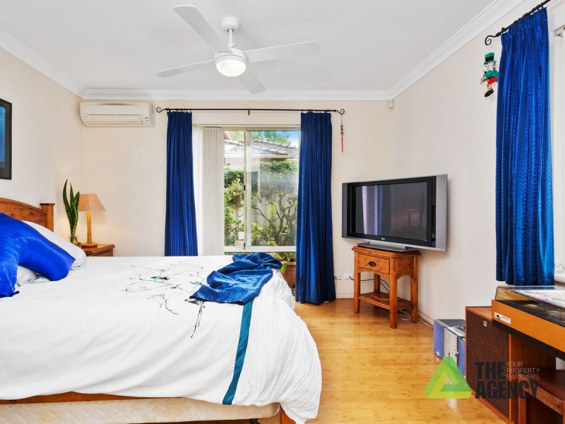 13 River Way, Salter Point WA 6152