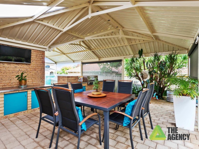 13 River Way, Salter Point WA 6152