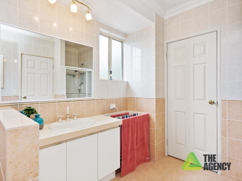 13 River Way, Salter Point WA 6152