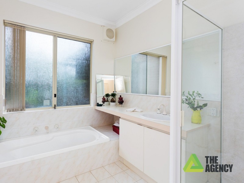 13 River Way, Salter Point WA 6152