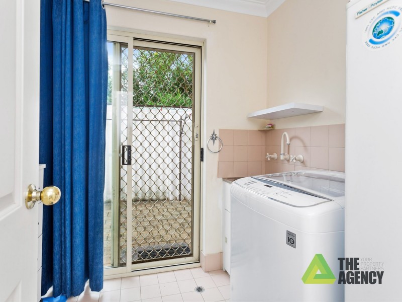 13 River Way, Salter Point WA 6152