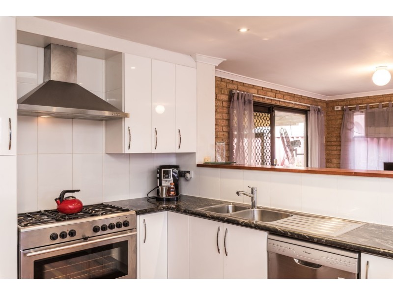 36 Pembury Street, Thornlie WA 6108