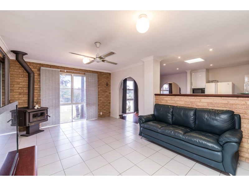 36 Pembury Street, Thornlie WA 6108