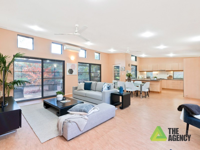 27 Holly Way East, Kalamunda WA 6076