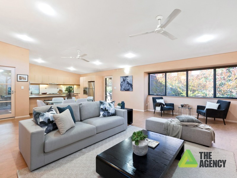 27 Holly Way East, Kalamunda WA 6076