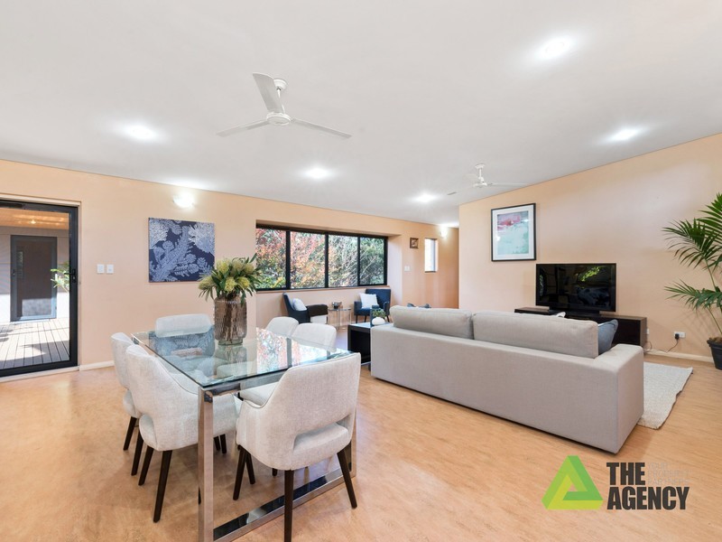 27 Holly Way East, Kalamunda WA 6076