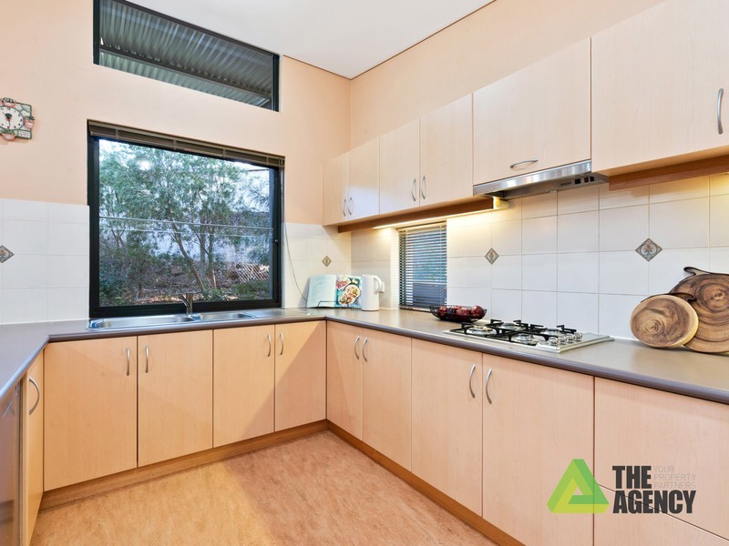 27 Holly Way East, Kalamunda WA 6076